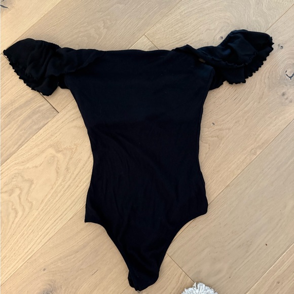 Wilfred aritzia Black Ruffle Sleeve thong Bodysuit - Picture 1 of 4